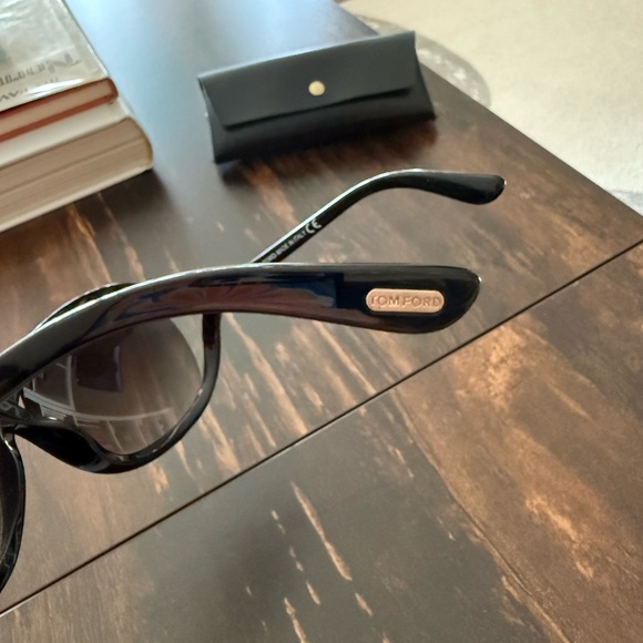 Tom Ford Whitney Oversized Black Sunglasses - Picture 5 of 5